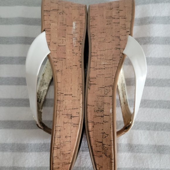 American Eagle White Patent Thong Wedges - Picture 5 of 10